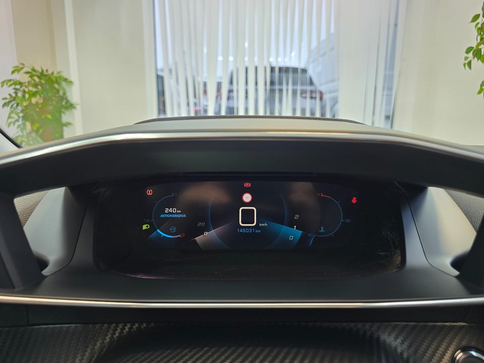 Peugeot 208 1,2 PureTech 100 Allure Sky 5d