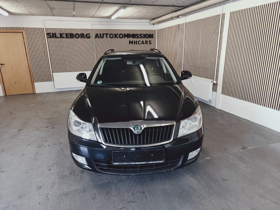 Skoda Octavia 1,6 TDi 105 Elegance Combi 5d