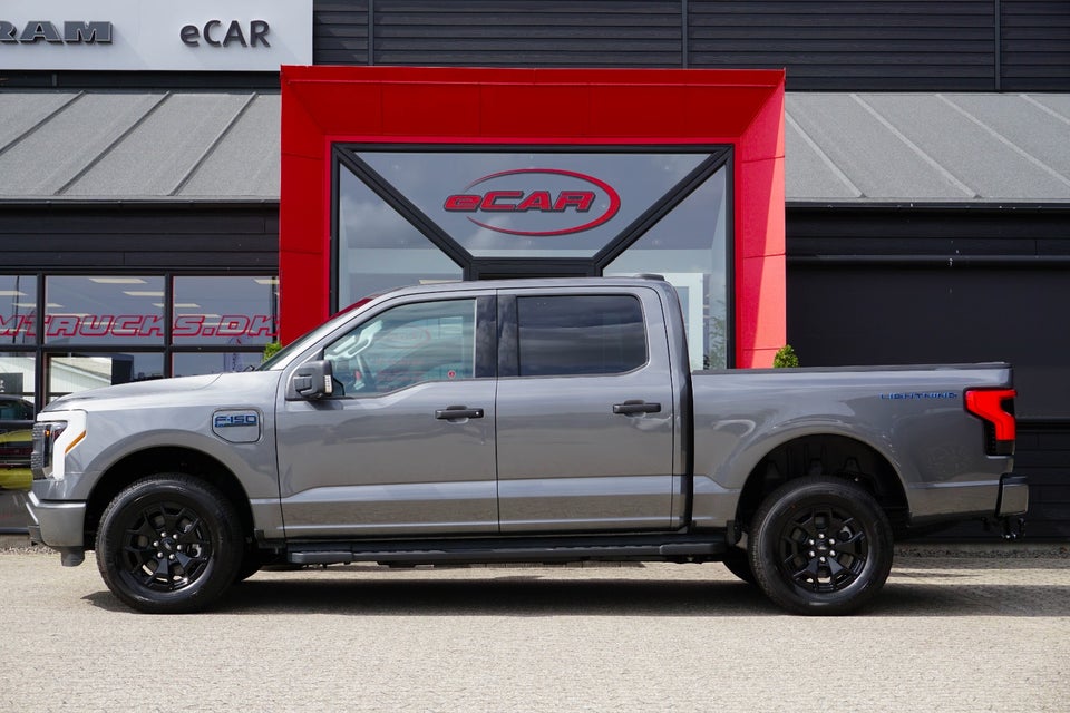 Ford F-150 Lightning XLT Standard Range 4d