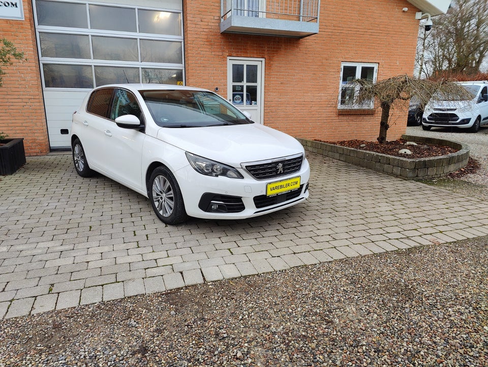 Peugeot 308 1,5 BlueHDi 130 Infinity Van 5d