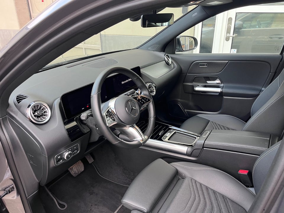 Mercedes EQA300 Progressive 4Matic 5d