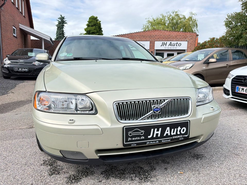 Volvo V70 2,4 170 Momentum 5d