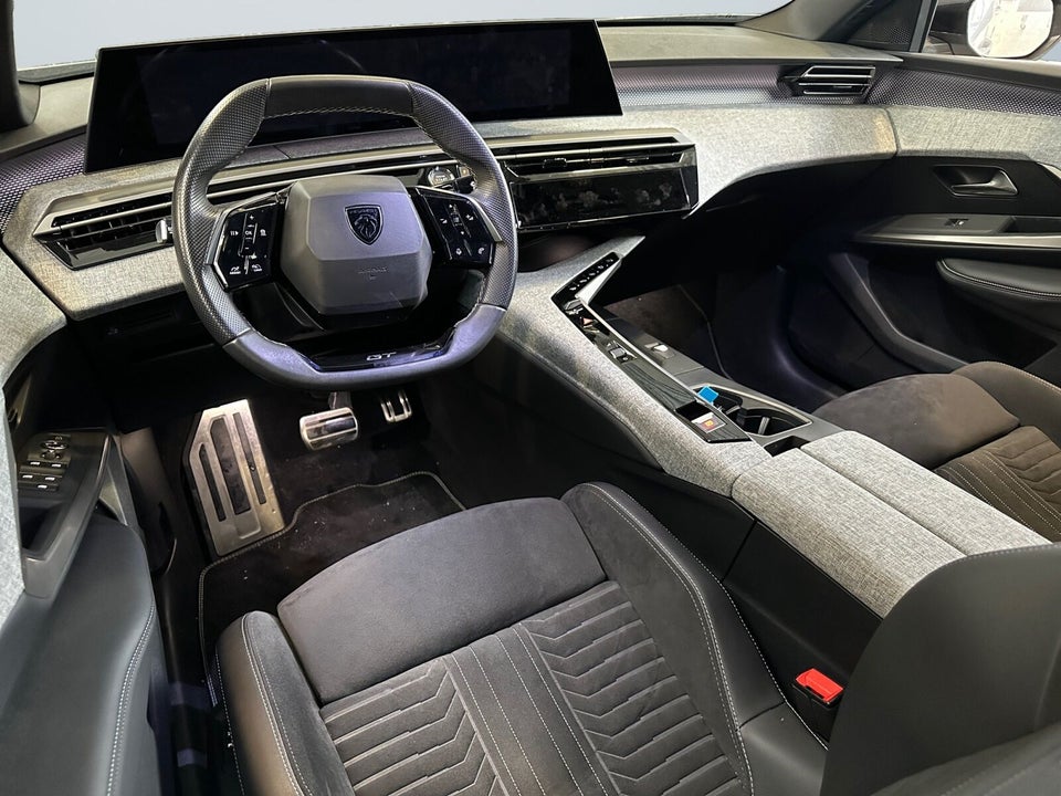 Peugeot e-3008 101 GT 5d