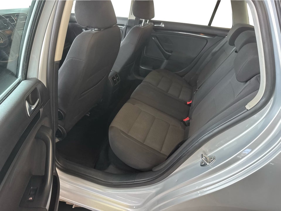 VW Golf VI 1,6 TDi 105 Comfortline Variant BMT 5d