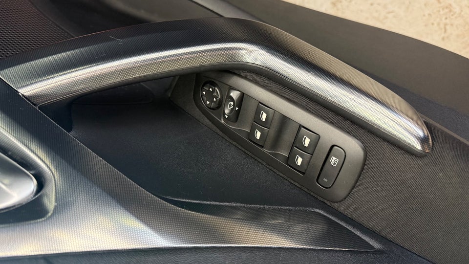 Peugeot 2008 1,2 e-THP 110 Allure 5d