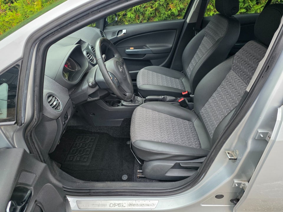 Opel Corsa 1,2 16V Cosmo 5d