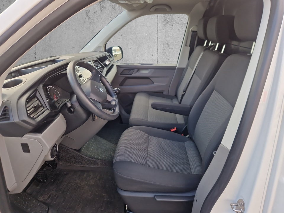 VW Transporter 2,0 TDi 110 Kassevogn lang