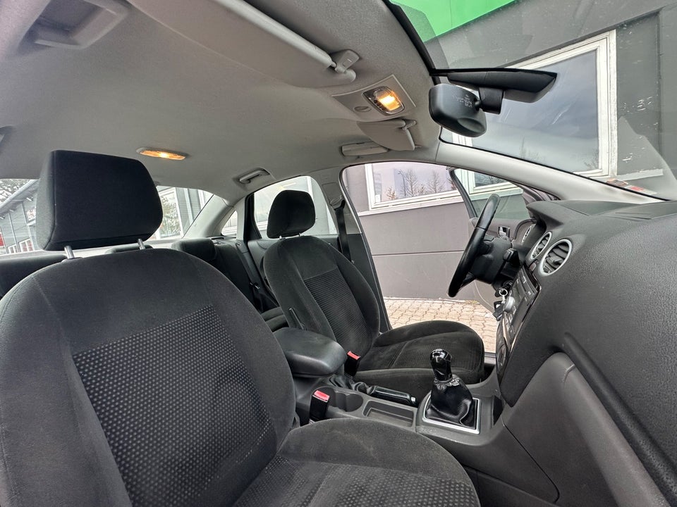 Ford Focus 1,6 Ti-VCT Ghia 5d