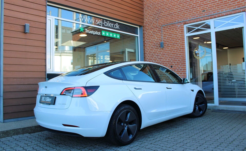 Tesla Model 3 Long Range AWD 4d