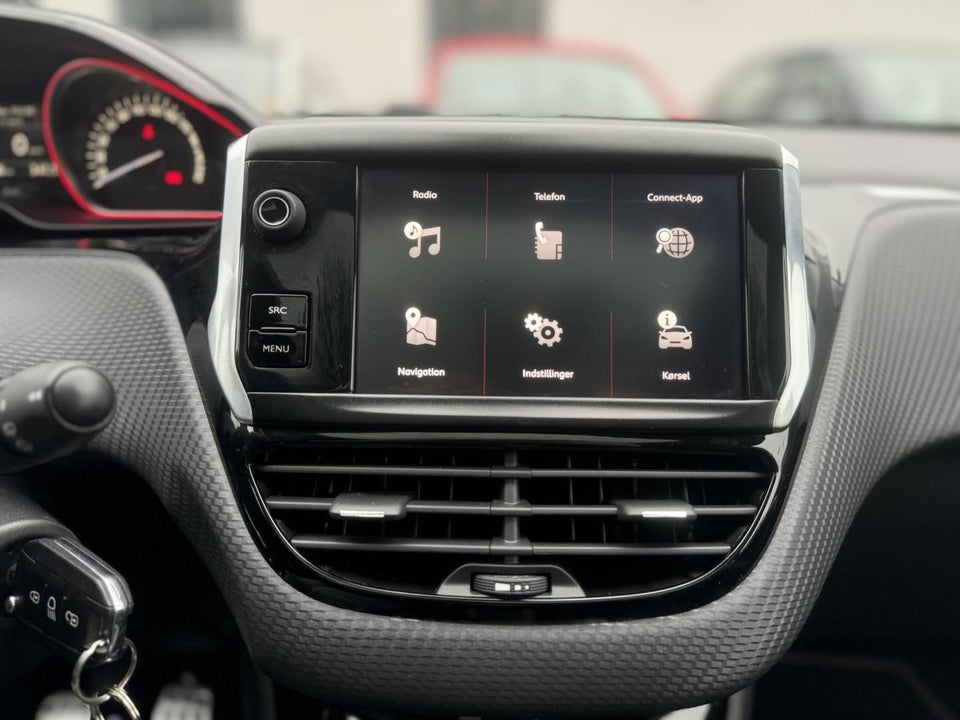 Peugeot 2008 1,6 BlueHDi 120 GT Line Sky 5d