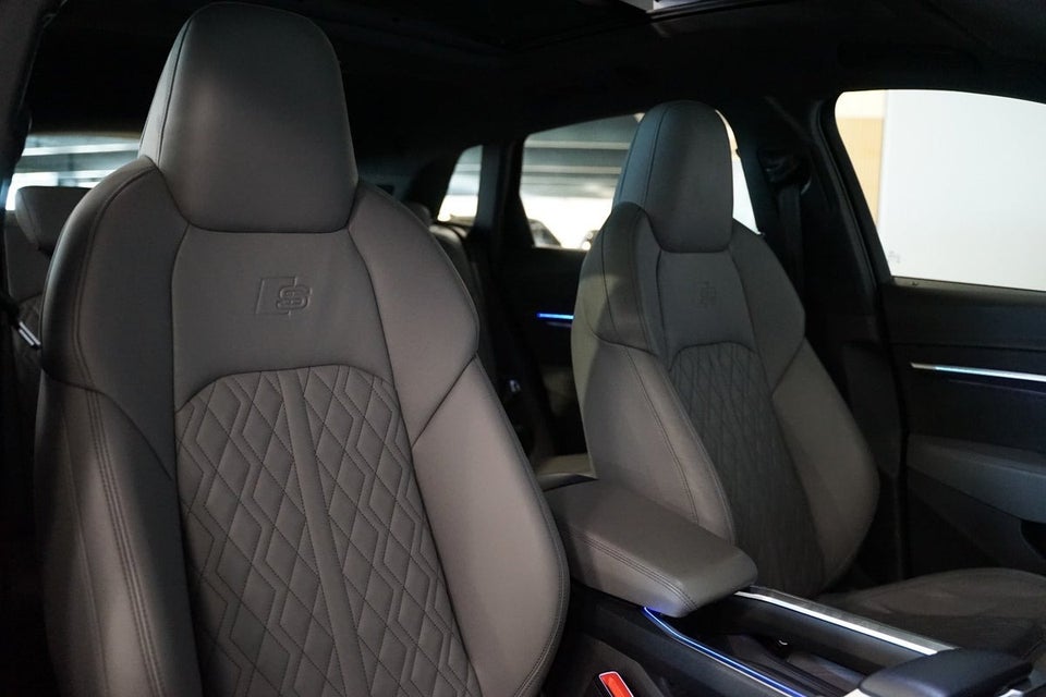 Audi Q8 e-tron 55 S-line quattro 5d