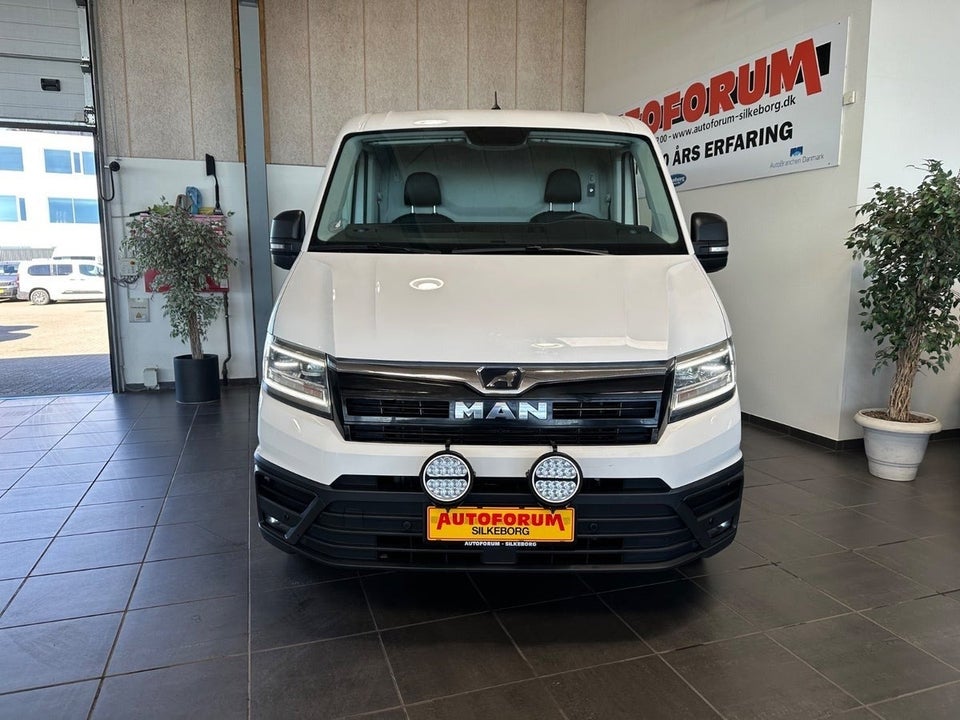 VW Crafter 35 2,0 TDi 177 Kassevogn L3H2 aut.