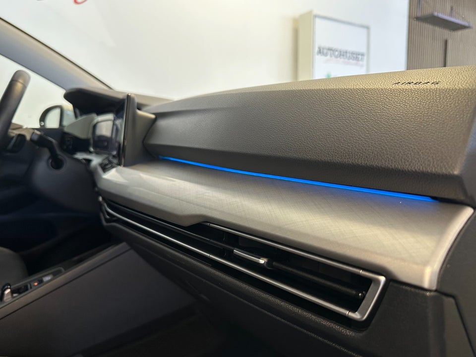 VW Golf VIII 1,5 eTSi 150 Life DSG 5d