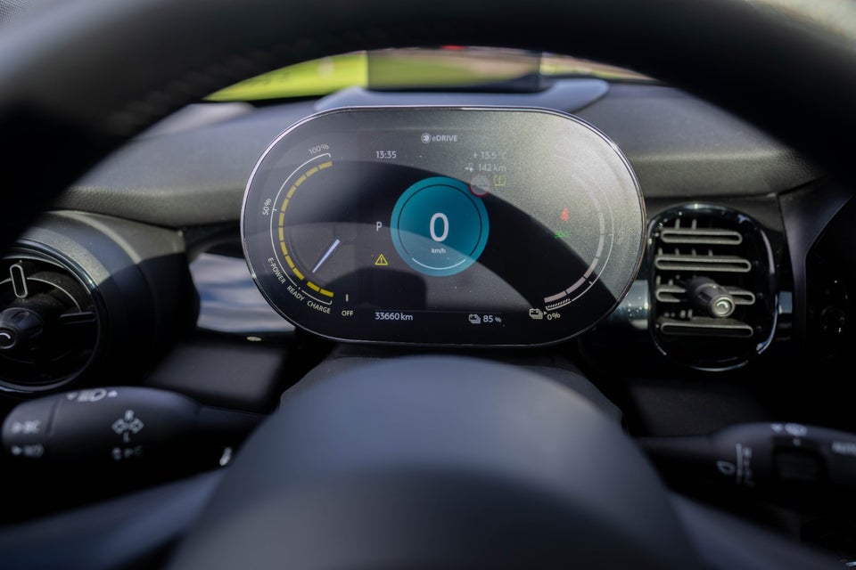 MINI Cooper SE Essential 3d