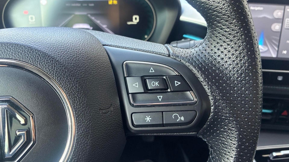 MG MG5 61 Luxury 5d