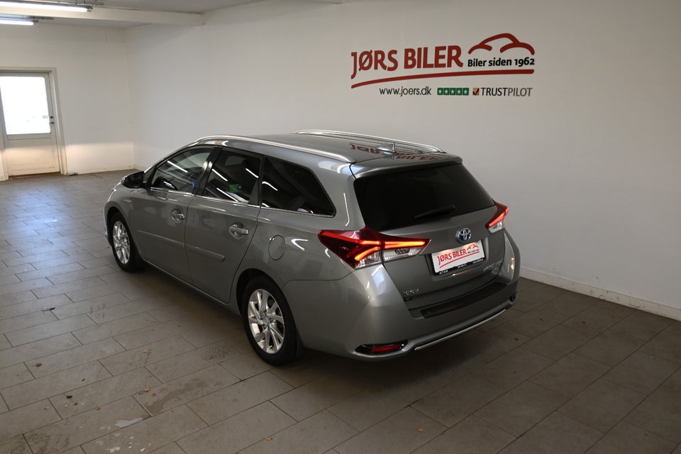 Toyota Auris 1,8 Hybrid H2 Comfort Touring Sports CVT 5d