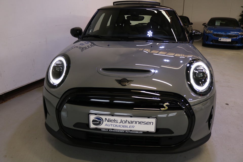 MINI Cooper SE Camden 3d