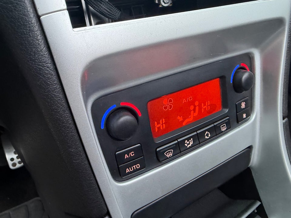 Peugeot 307 2,0 16V CC 2d