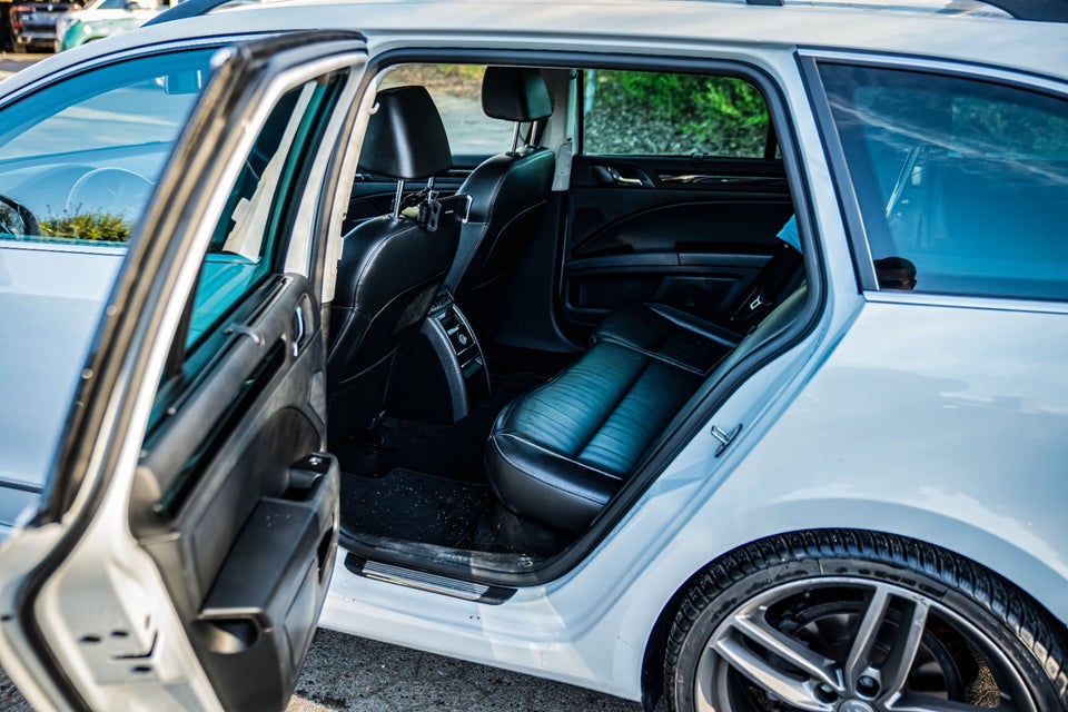 Skoda Superb 1,6 TDi 105 Ambition Combi DSG 5d