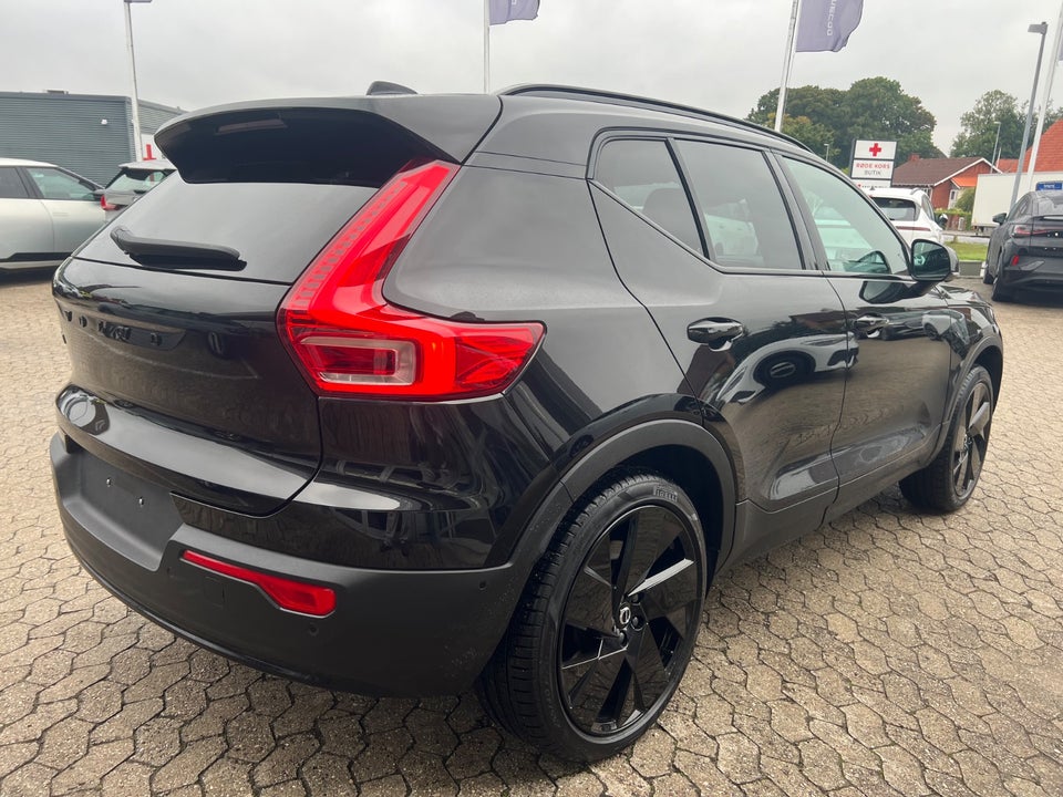 Volvo EX40 Extended Range Black Edition 5d