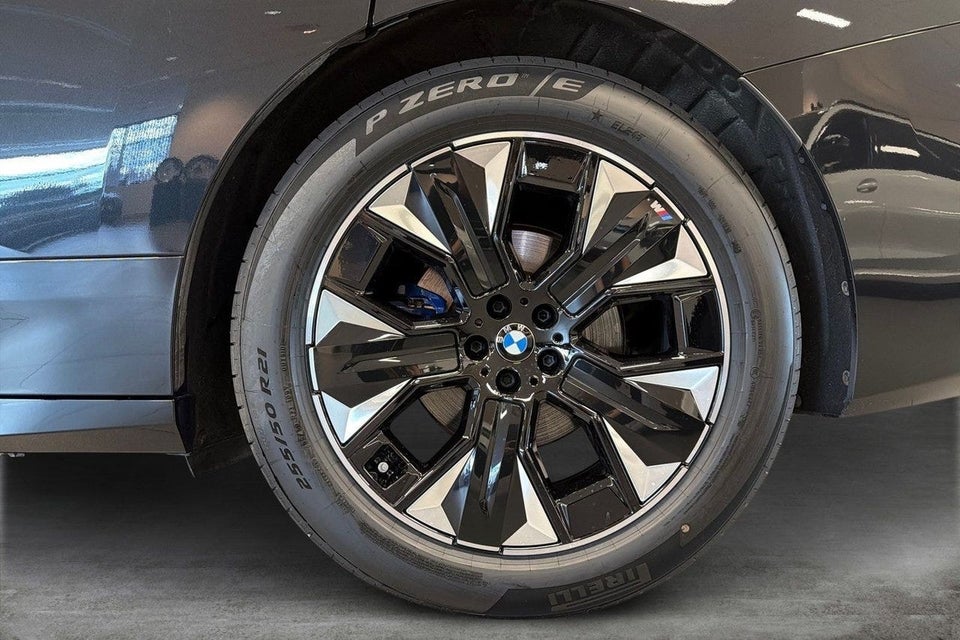 BMW iX xDrive60 Fully Charged 5d