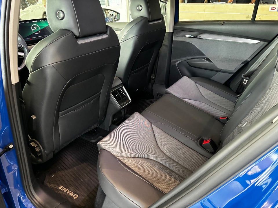 Skoda Enyaq 80 iV Plus Loft 5d
