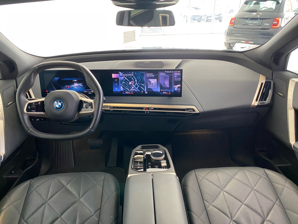 BMW iX xDrive40 Fully Charged Sport 5d