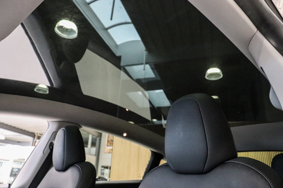 Tesla Model Y Long Range AWD 5d