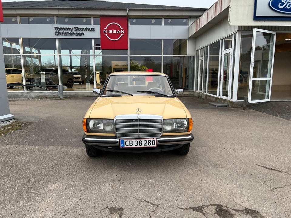 Mercedes 200 2,0  4d