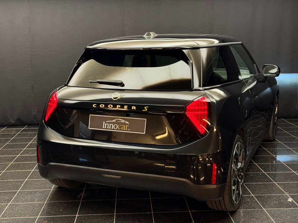 MINI Cooper SE Favoured Trim XL 3d