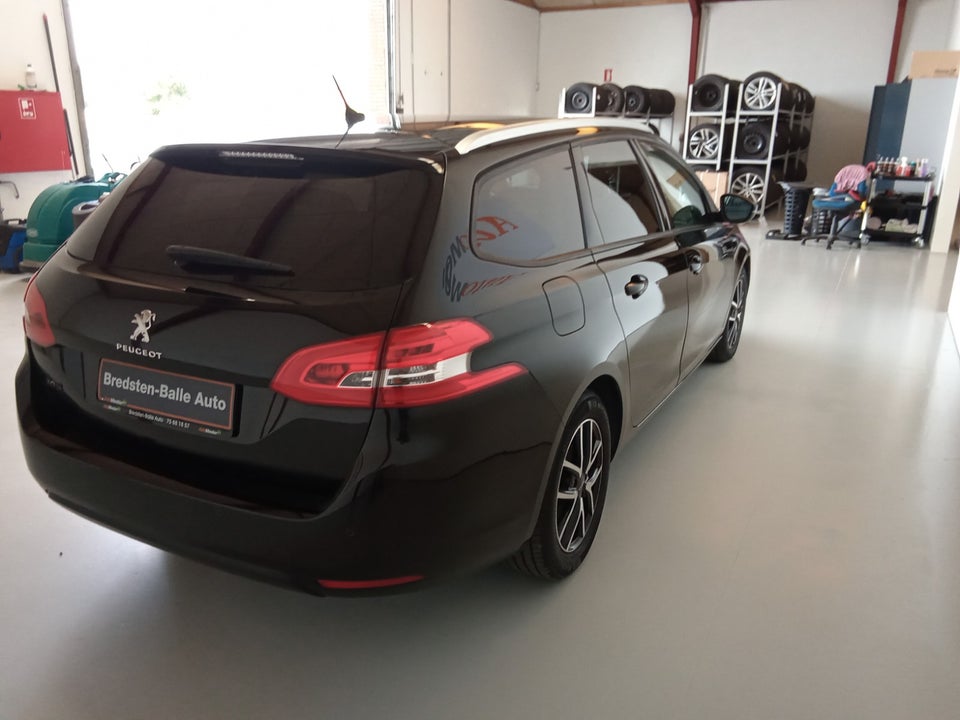 Peugeot 308 1,5 BlueHDi 130 Style SW 5d