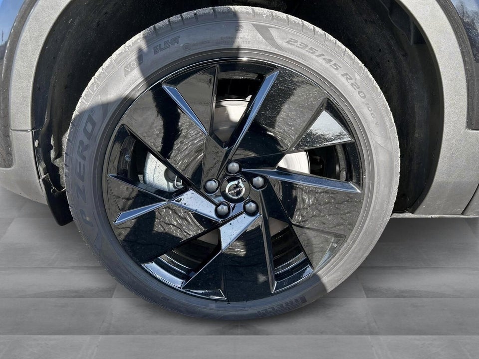 Volvo EC40 Extended Range Black Edition 5d