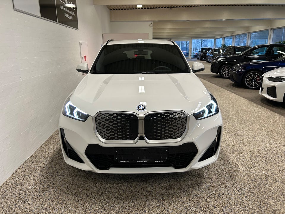 BMW iX1 xDrive30 Fully Charged 5d