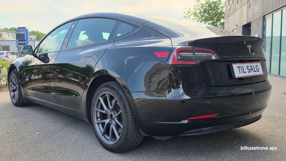 Tesla Model 3 Long Range AWD 4d