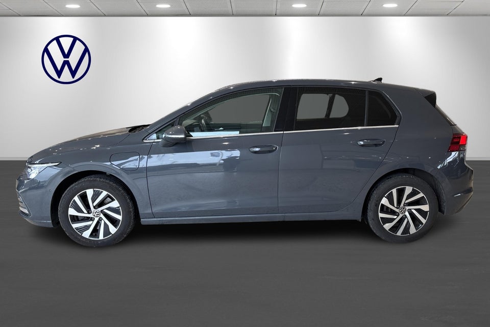 VW Golf VIII 1,4 eHybrid DSG 5d