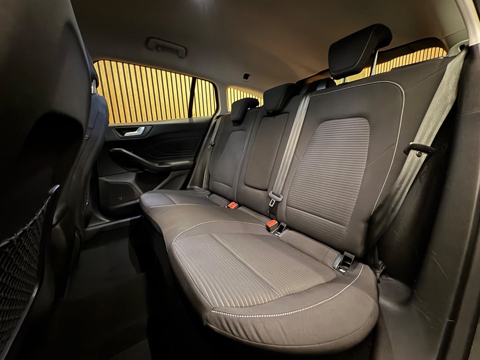Ford Focus 1,0 EcoBoost Titanium Business stc. 5d