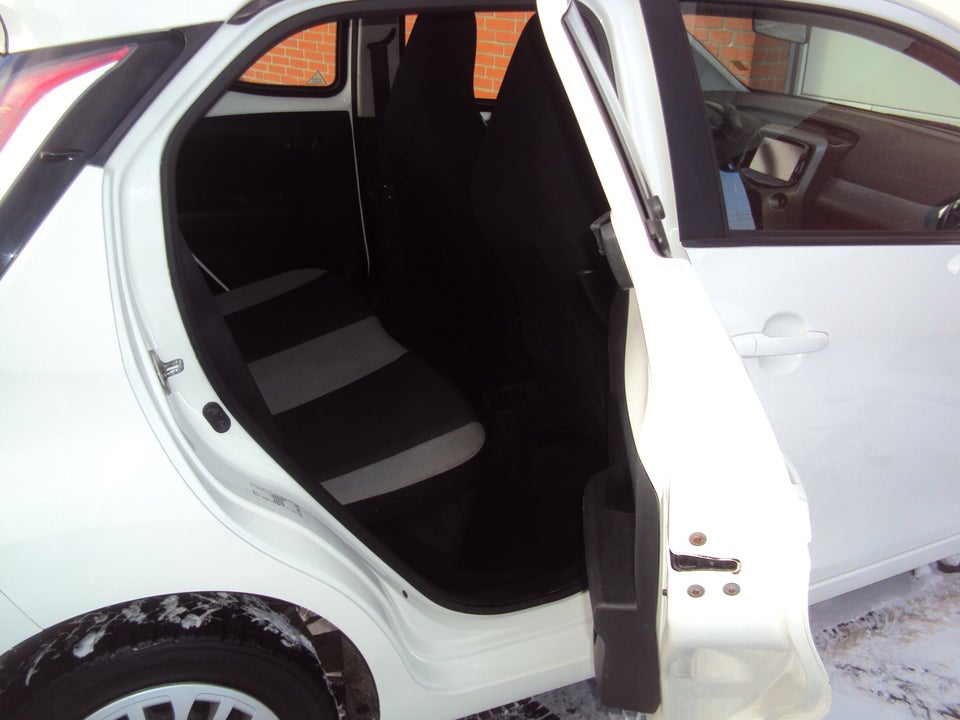 Toyota Aygo 1,0 VVT-i x-touch 5d