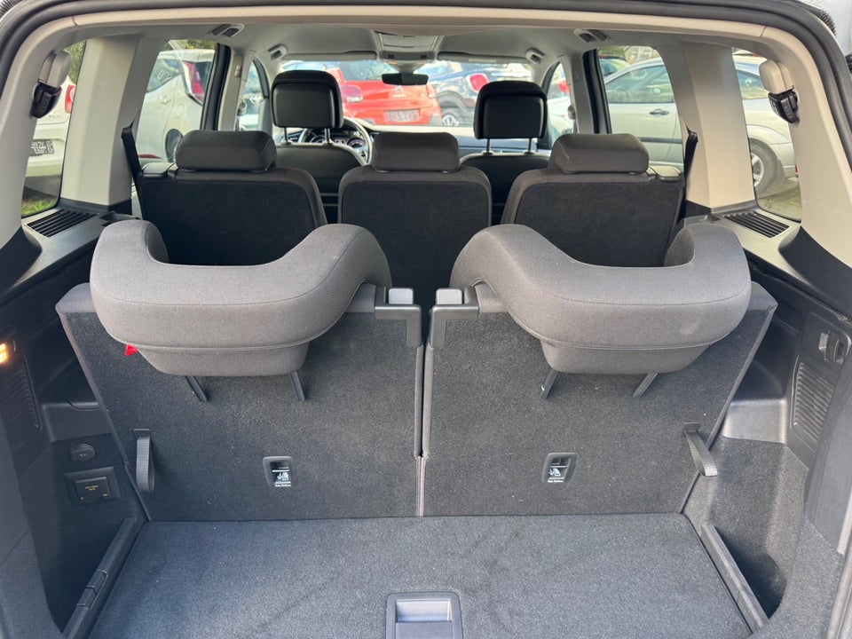 VW Touran 1,6 TDi 115 IQ.Drive DSG 7prs 5d