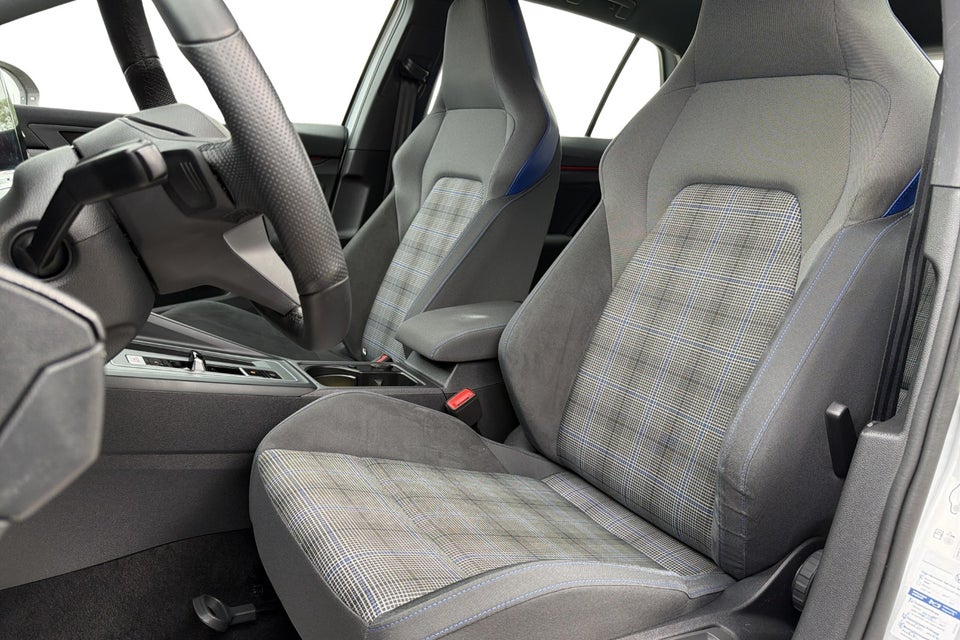 VW Golf VIII 1,4 GTE DSG 5d