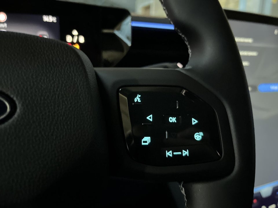 Ford Explorer 82 Premium Extended Range 5d