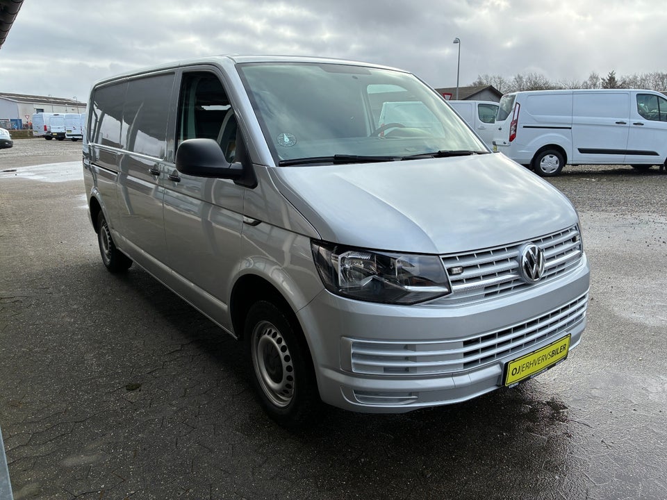 VW Transporter 2,0 TDi 150 Kassevogn lang