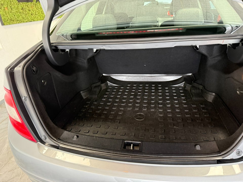 Mercedes C200 2,2 CDi BE 4d