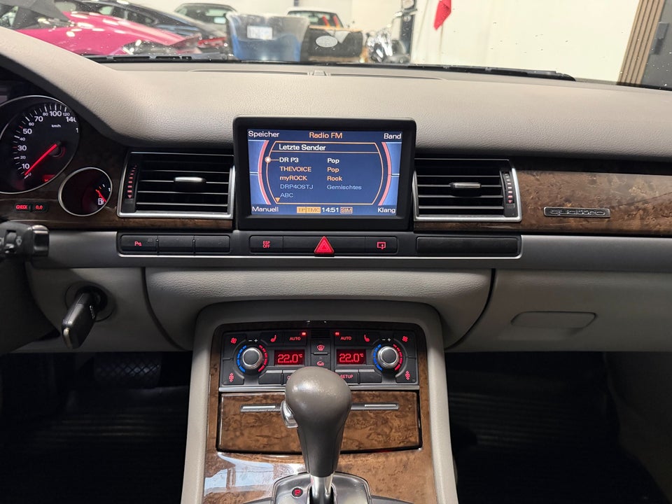 Audi A8 3,7 quattro Tiptr. 4d