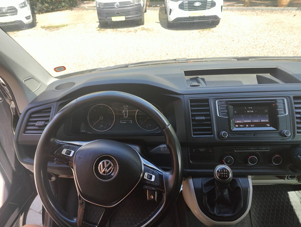 VW Transporter 2,0 TDi 150 Kassevogn lang