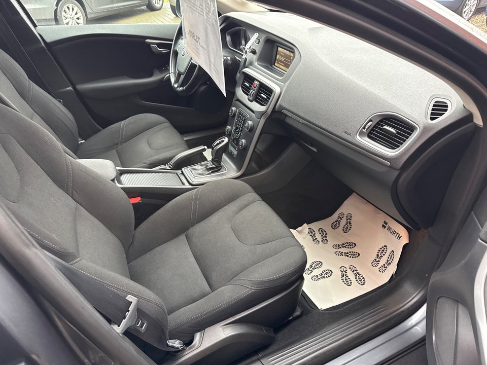 Volvo V40 CC 1,6 D2 115 Kinetic aut. 5d