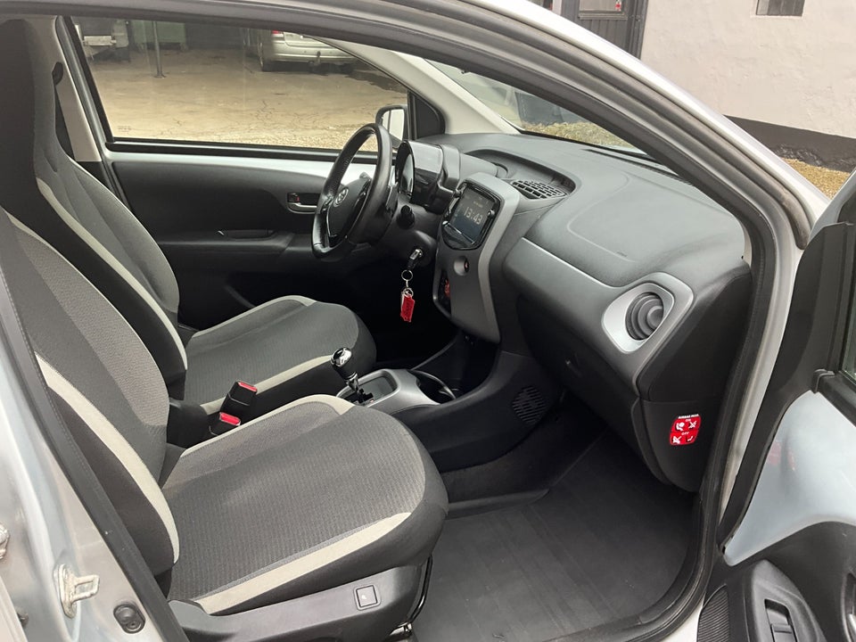 Toyota Aygo 1,0 VVT-i x-pose x-shift 5d