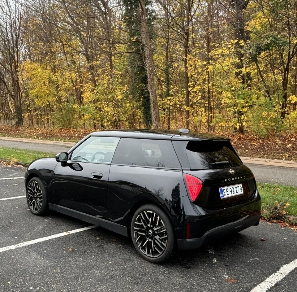 MINI Cooper SE Favoured Trim M 3d