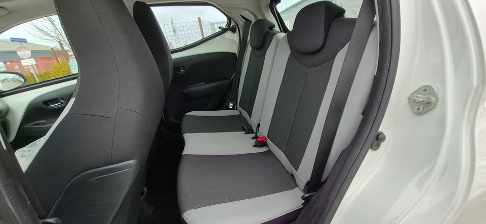 Toyota Aygo 1,0 VVT-i x-wave Sky 5d