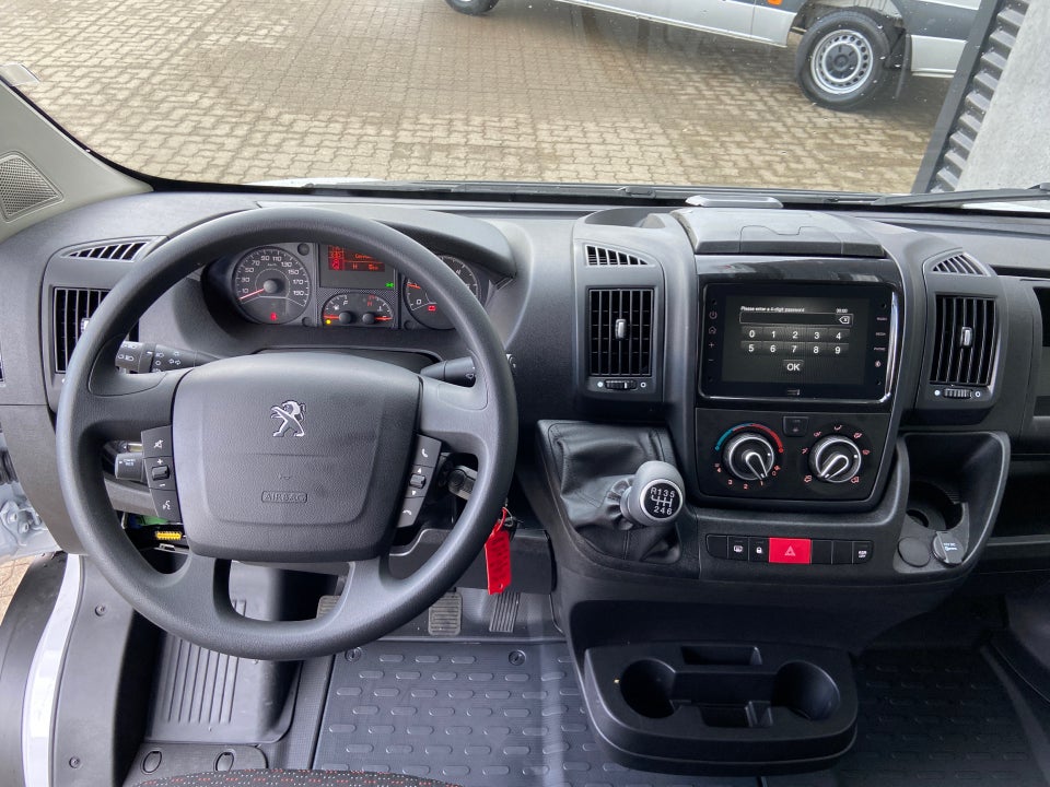 Peugeot Boxer 435 2,2 BlueHDi 165 L3H2 Premium