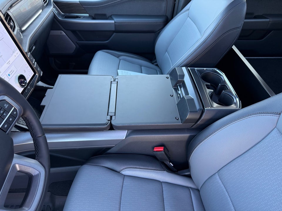 Ford F-150 131 Lightning Lariat Extended Range 4d